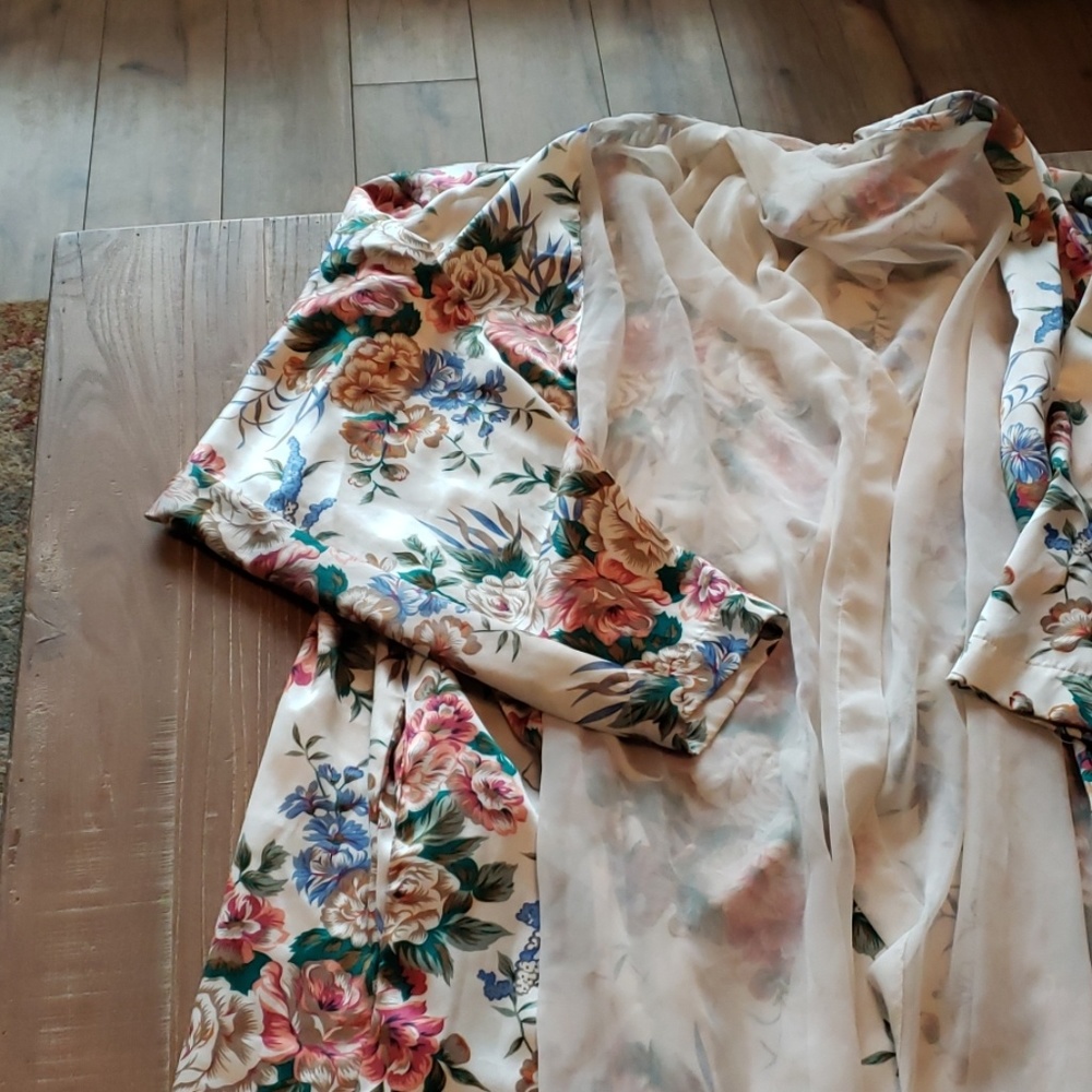 Vintage Victoria's Secret Robe - Picture 3 of 5